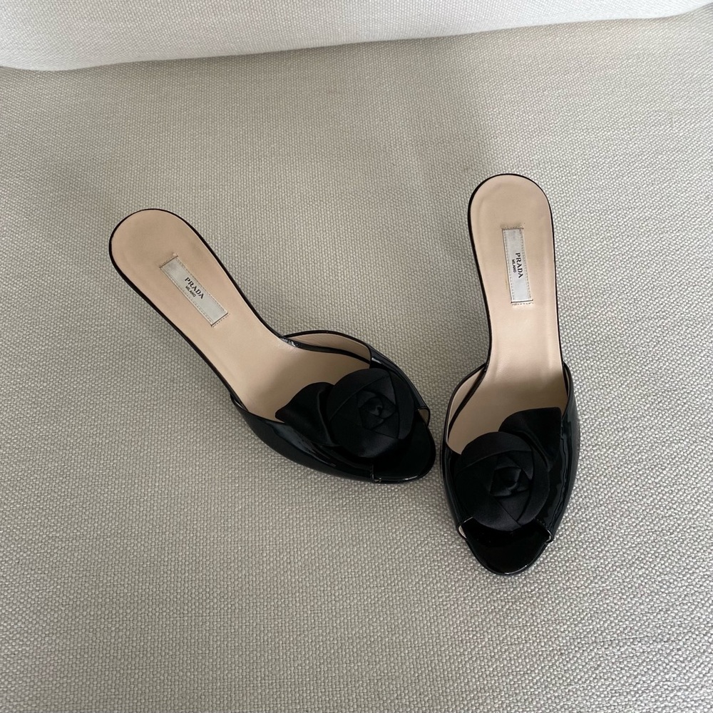 RARE🔥 Vintage Prada Patent Leather Satin Rose Kitten Heel Sandals